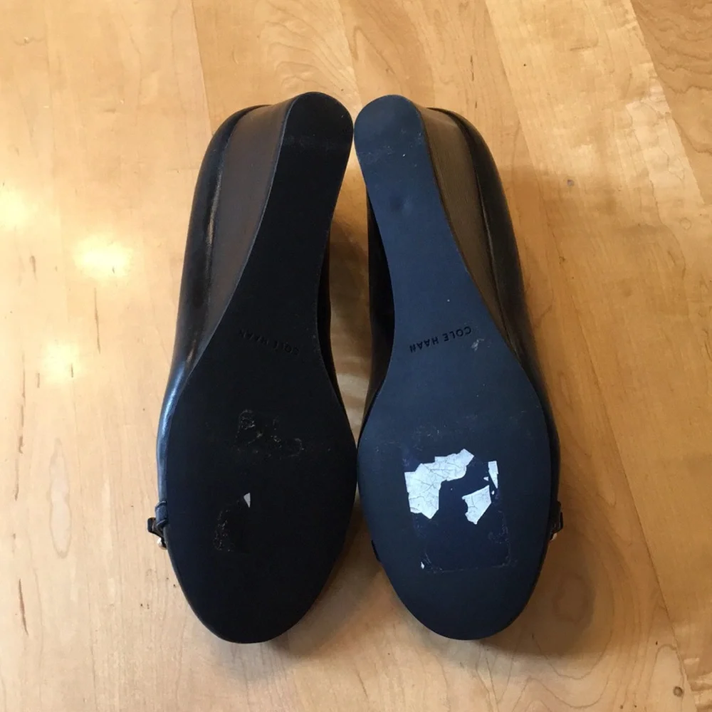 COLE HAAN | Grand Black Leather Wedge Pumps